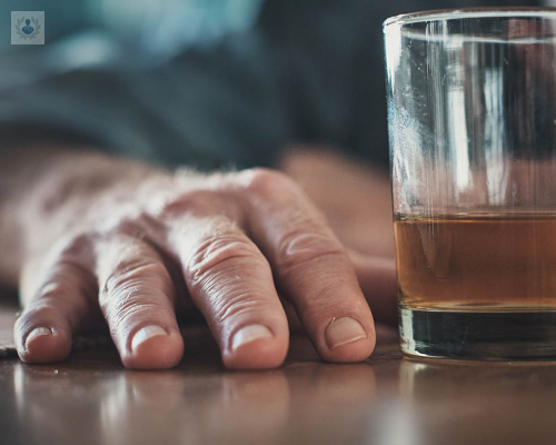 ¿Cómo detectar el Alcoholismo? Causas y consecuencias de esta enfermedad
