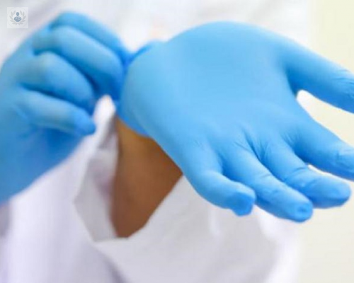 ¿Cómo retirar correctamente los guantes y evitar contagios?