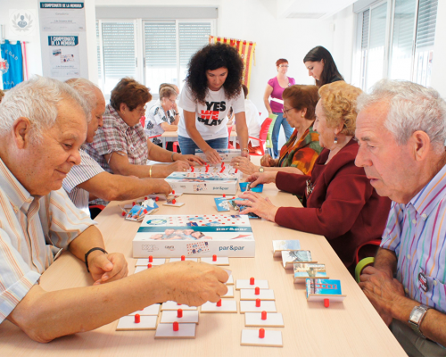 adultos-mayores-que-tienen-vida-social-son-menos-propensos-a-padecer-demencia imagen de artículo