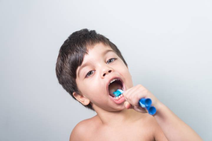 caries-uno-de-los-principales-problemas-de-salud-dental-que-adquieren-los-ninos-al-comer-azucar imagen de artículo