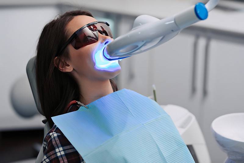 Blanqueamiento Dental: Un procedimiento estético para la mejora de la autoestima