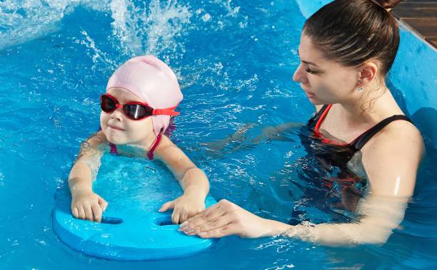 Terapia Acuática para Bebés: Un enfoque interdisciplinario para el desarrollo temprano y la salud infantil