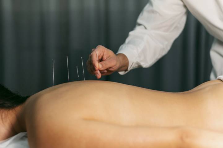 tratamiento-personalizado-dolor-articular-musculoesqueletico-enfoque-desde-medicina-alternativa imagen de artículo