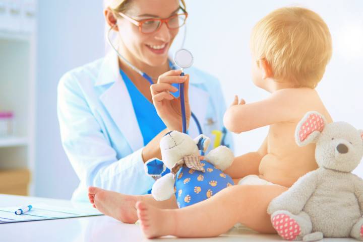 importancia-llevar-bebe-al-pediatra-razones-consecuencias-no-hacerlo imagen de artículo