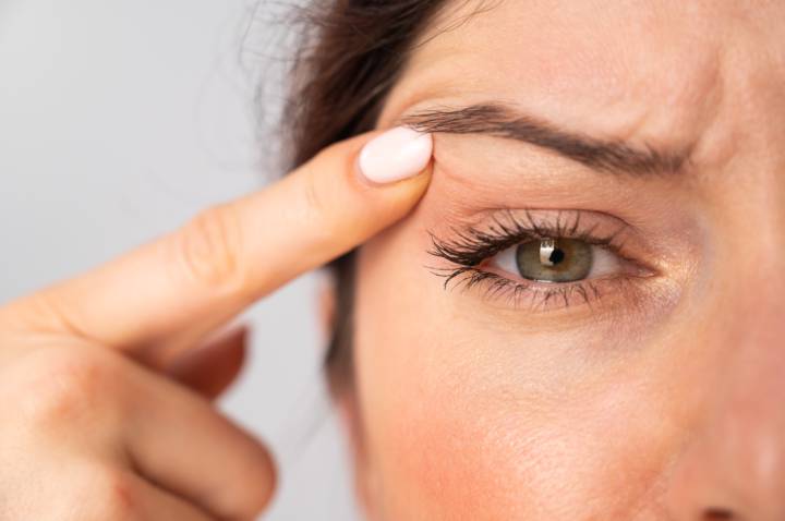las-pestanas-postizas-provocan-alopecia-en-los-ojos-descubre-el-riesgo-para-tu-mirada imagen de artículo