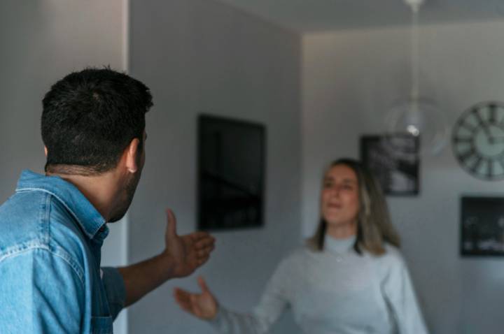 gaslighting-la-manipulacion-emocional-que-te-hace-dudar-realidad imagen de artículo