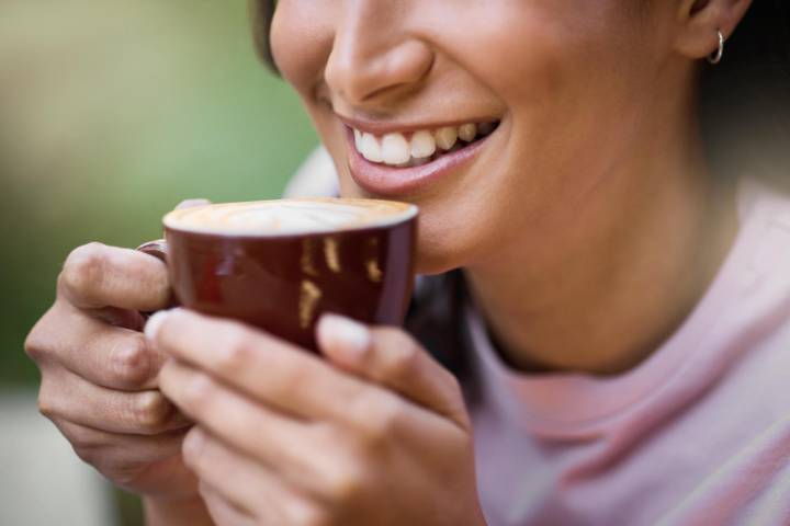 cafe-salud-oral-efectos-cafeina-nuestra-higiene-dental imagen de artículo