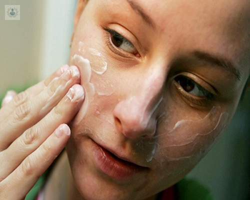 como-eliminar-manchas-y-lesiones-pigmentadas-en-la-piel imagen de artículo